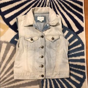 Forever 21 Jean Vest: XS